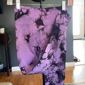 Size small booty scrunch tie dye leggings